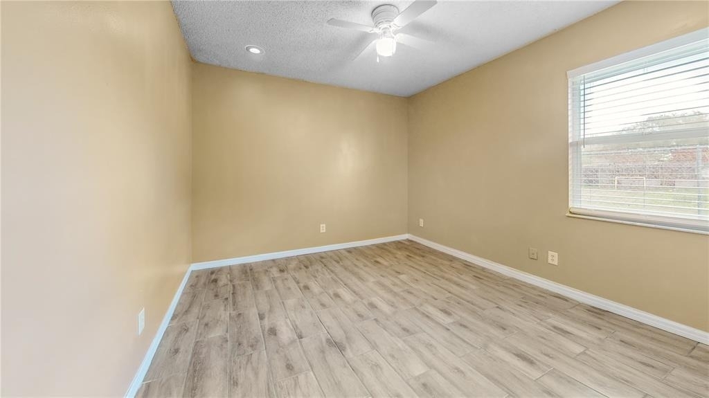 305 Medina Court - Photo 12