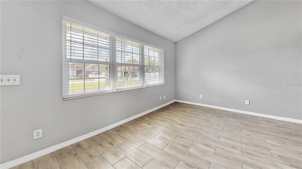 305 Medina Court - Photo 5