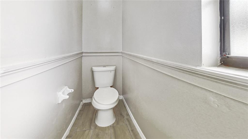 305 Medina Court - Photo 11