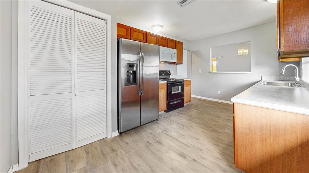 305 Medina Court - Photo 7