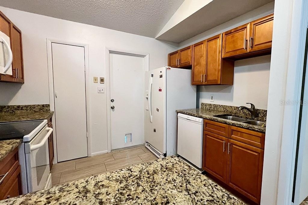10 York Court - Photo 5