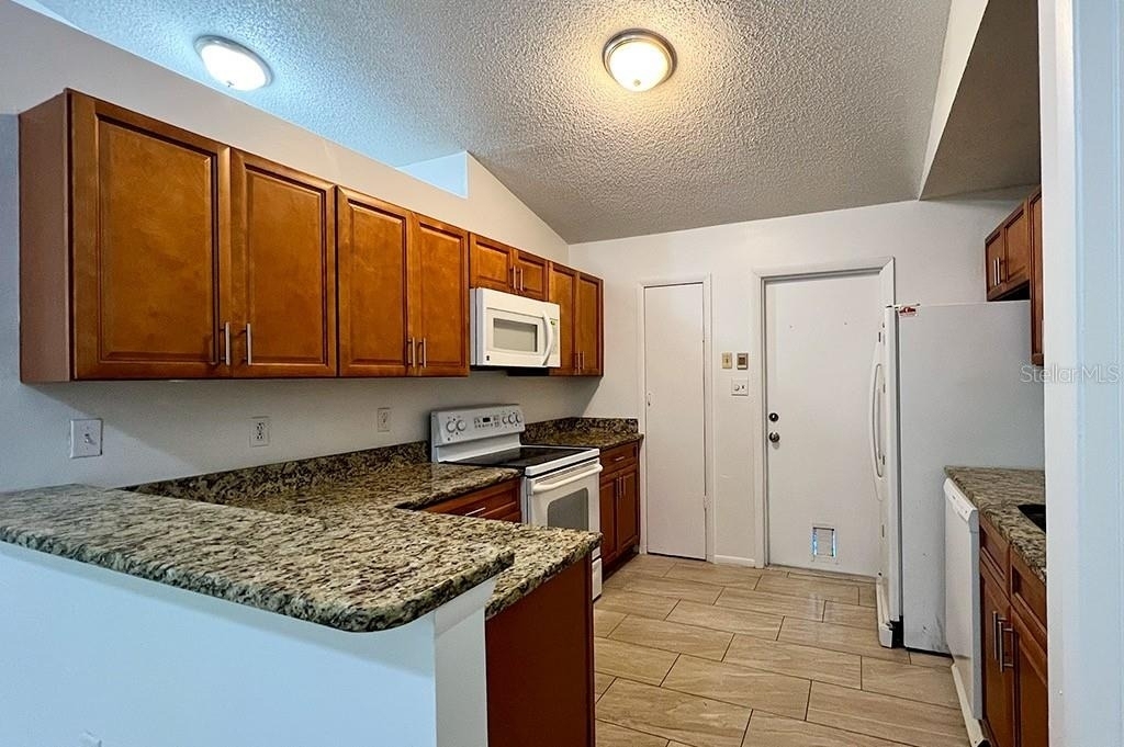10 York Court - Photo 6
