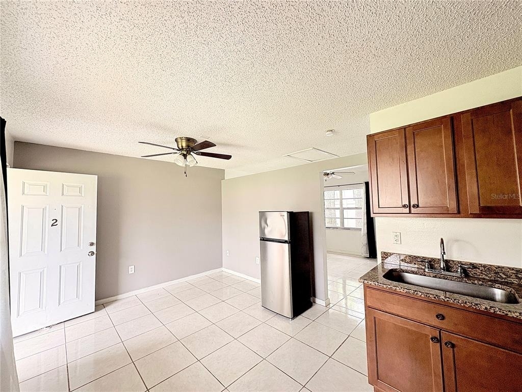 1106 E South Street - Photo 4