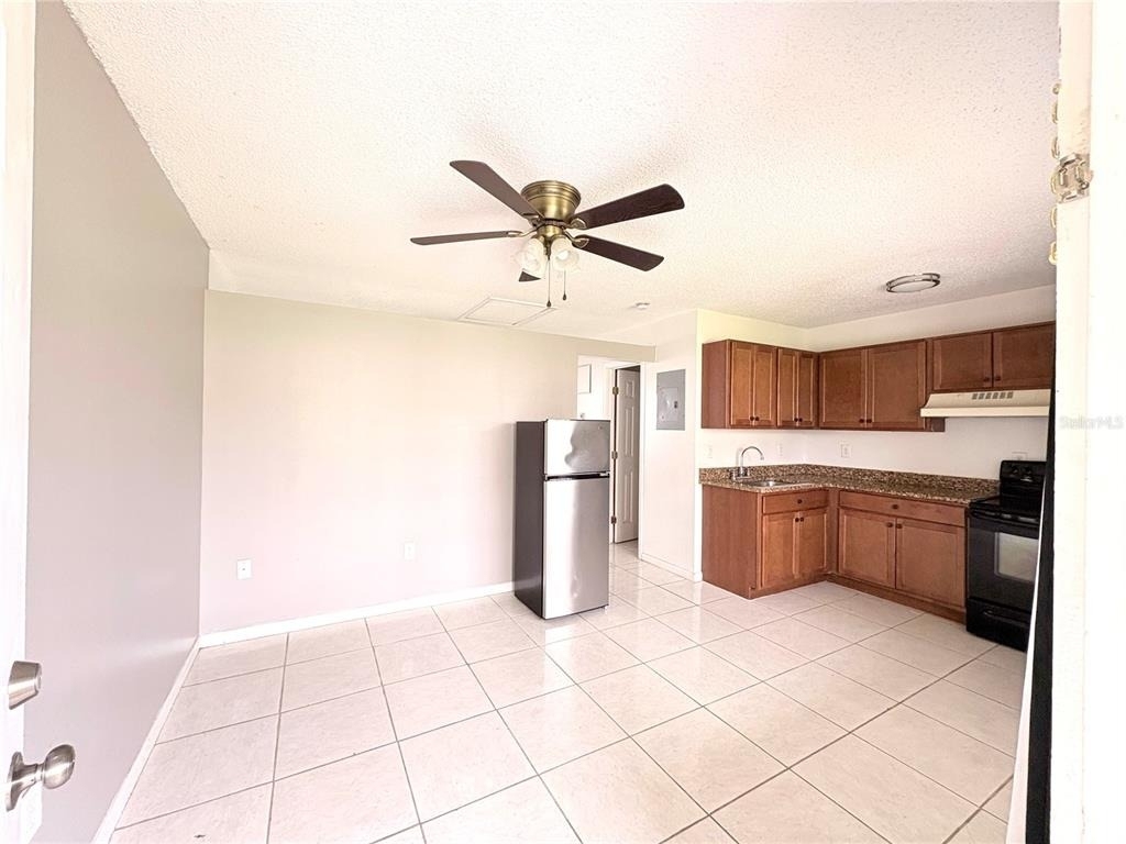 1106 E South Street - Photo 2
