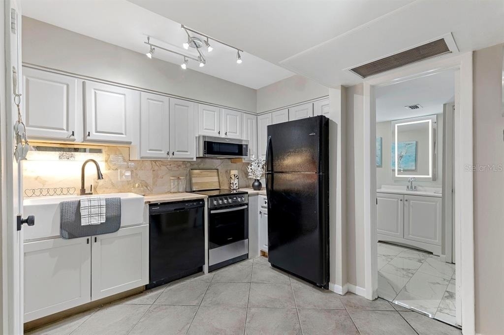 10365 Paradise Boulevard - Photo 8