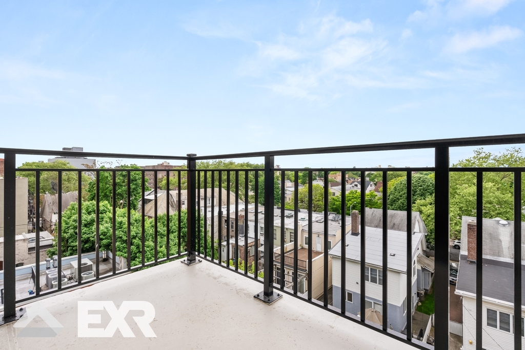 1946 Ocean Avenue - Photo 4