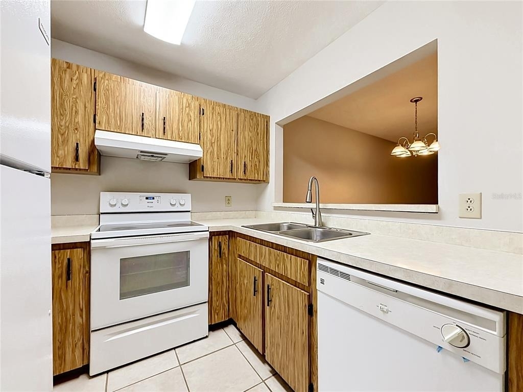 2113 Ne 38th Avenue - Photo 3