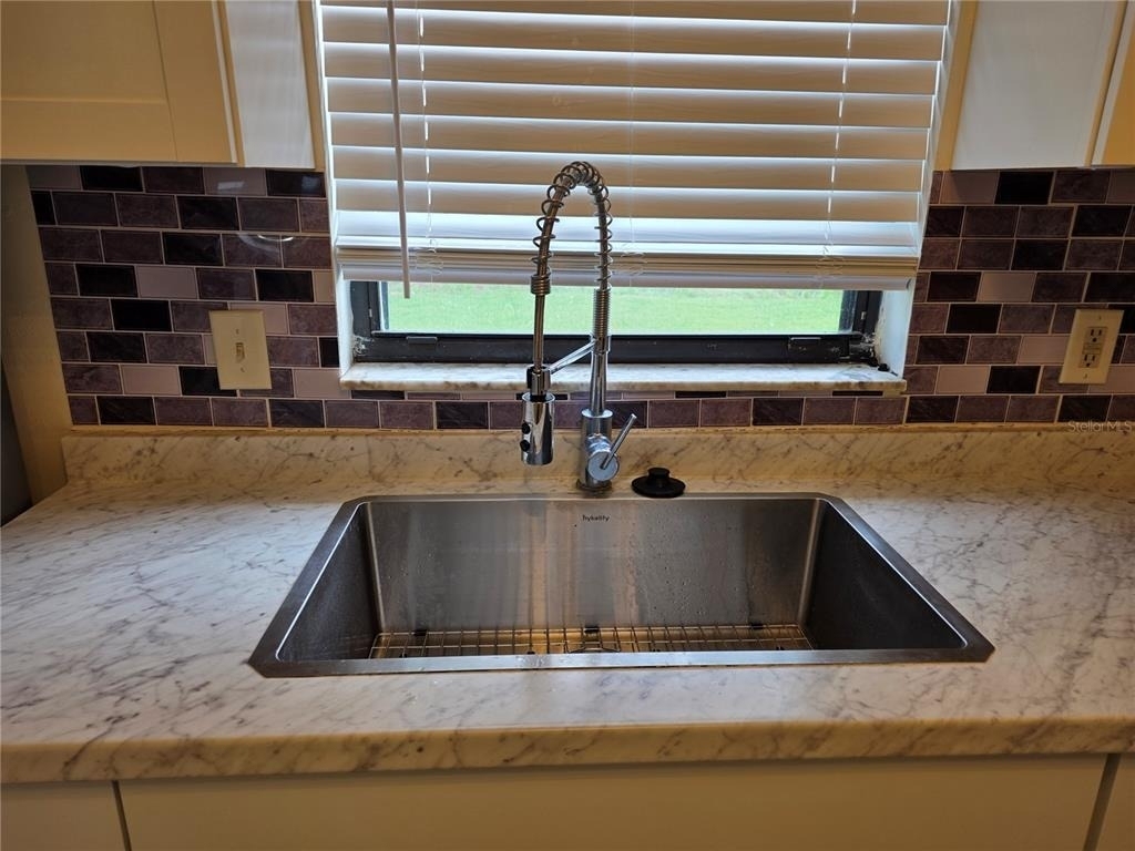 415 S Greenwich Court - Photo 5
