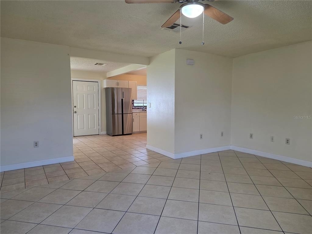 415 S Greenwich Court - Photo 2