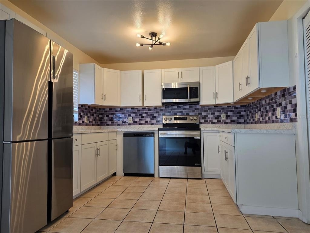 415 S Greenwich Court - Photo 3