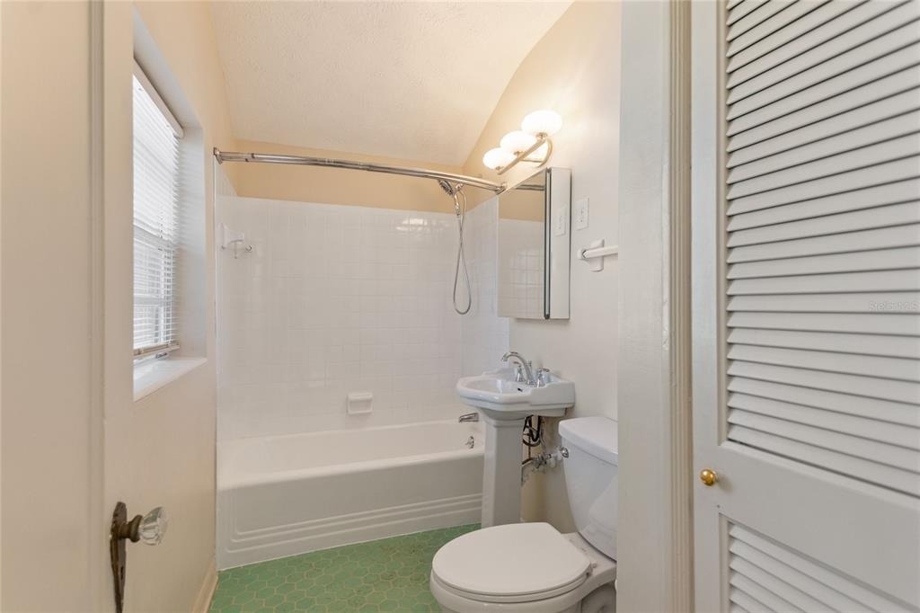 437 Richmond Street - Photo 12