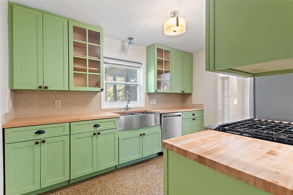 437 Richmond Street - Photo 3