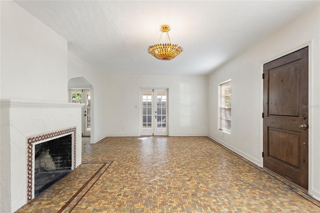 437 Richmond Street - Photo 2