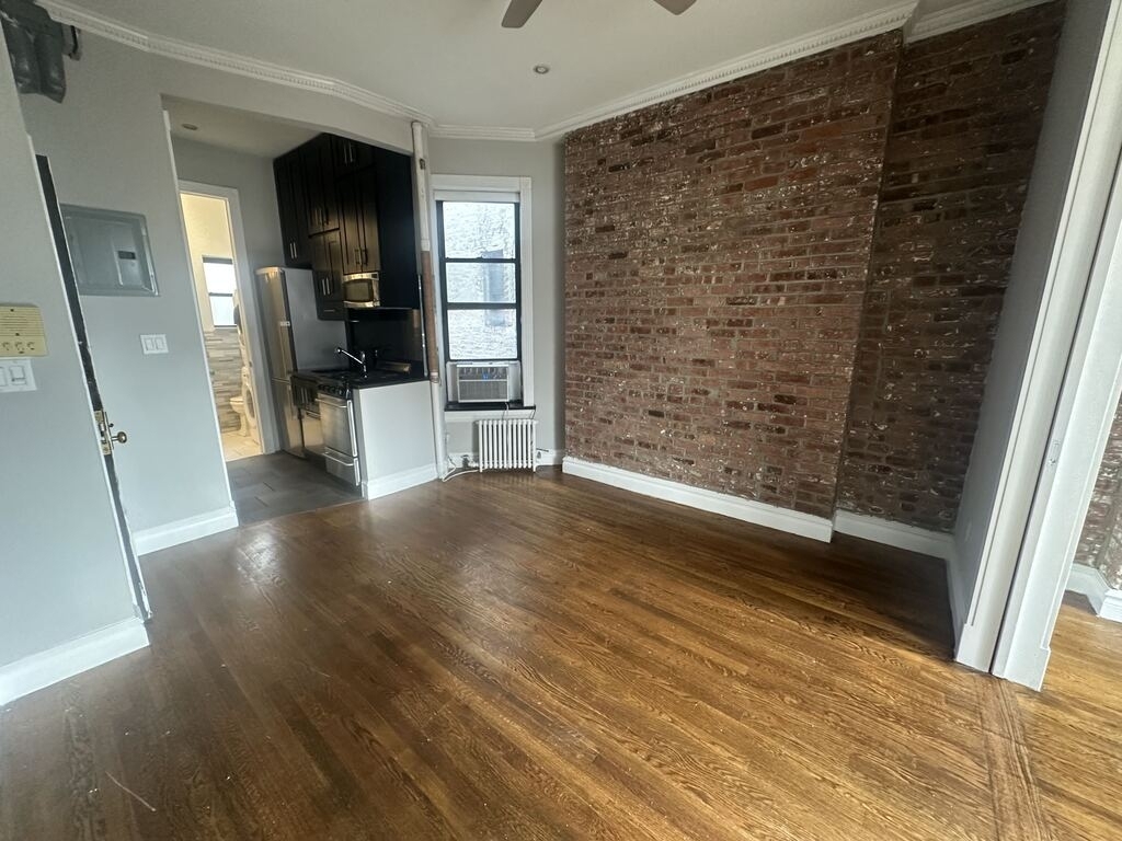 250 Mott Street - Photo 2