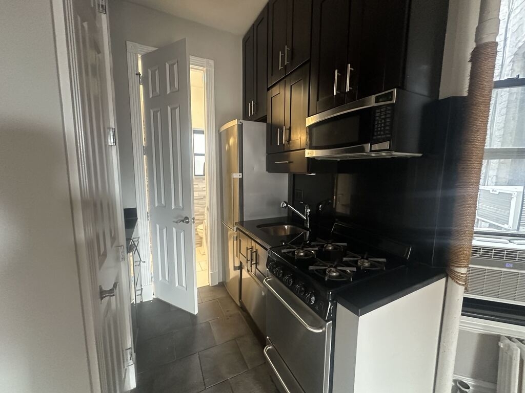 250 Mott Street - Photo 5