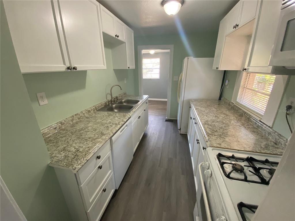 227 E Barnes Avenue - Photo 9