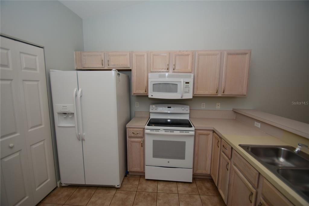 37 Eton Lane - Photo 4
