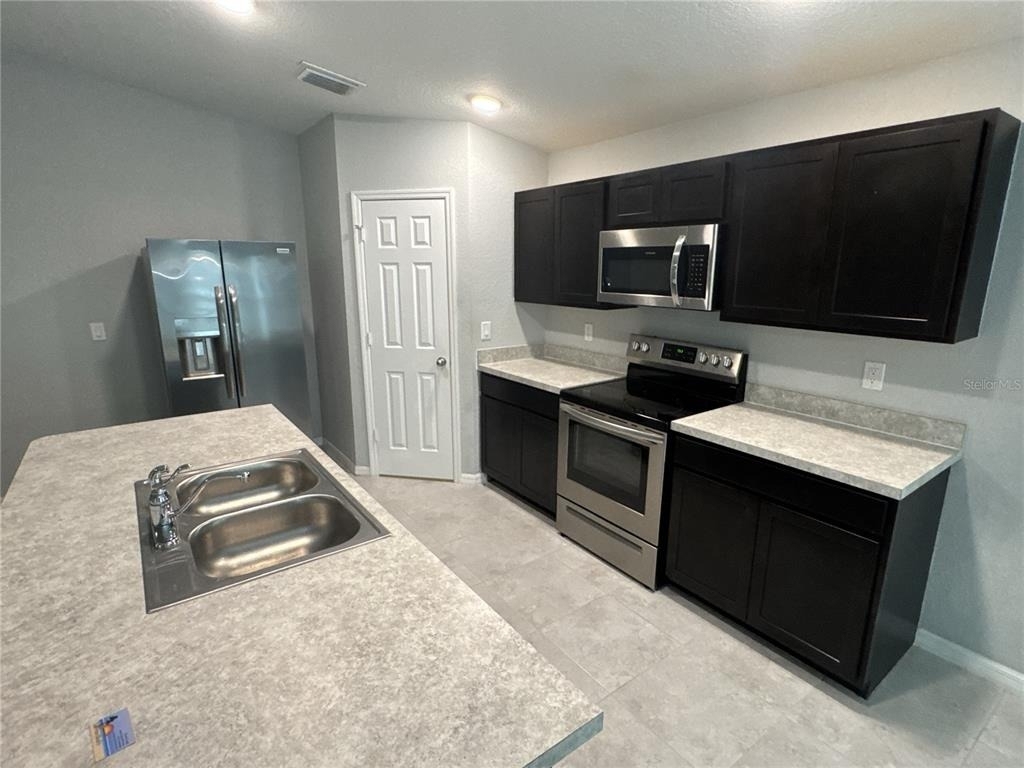 154 Australian Drive - Photo 3