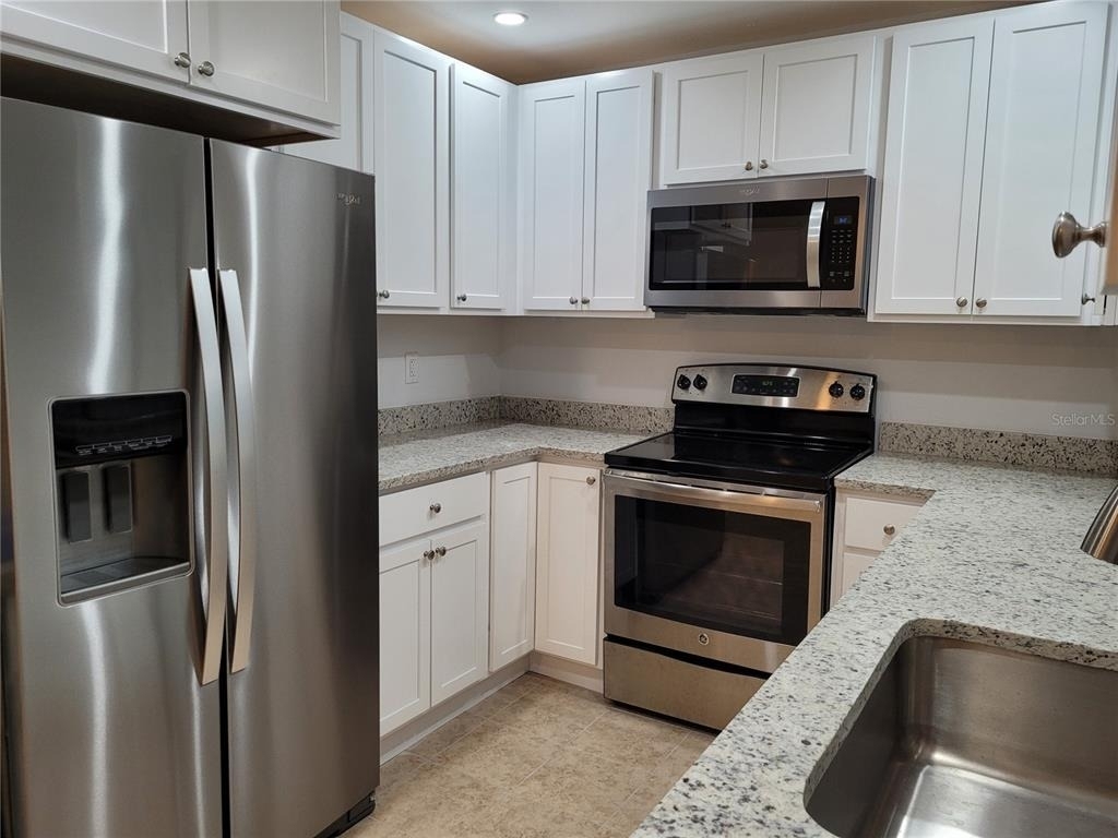 533 E Charlotte Avenue - Photo 4