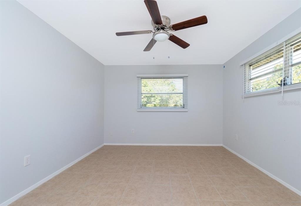 533 E Charlotte Avenue - Photo 8