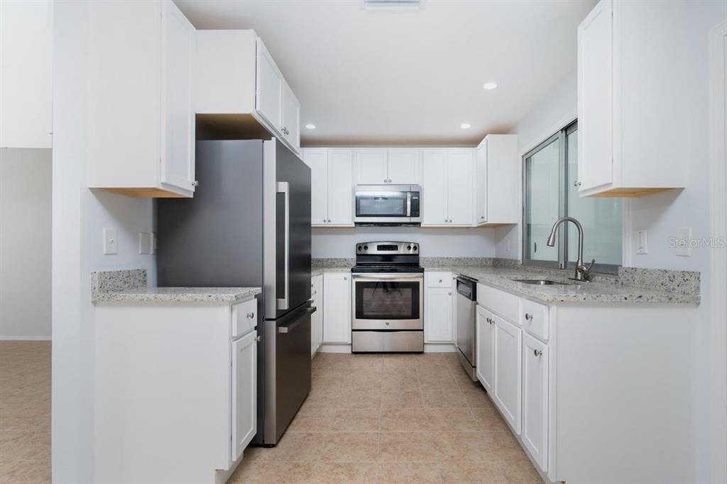 533 E Charlotte Avenue - Photo 3