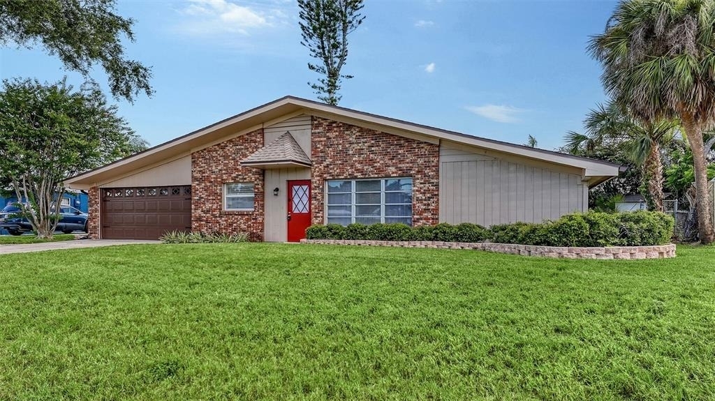 2551 Waneta Drive - Photo 0