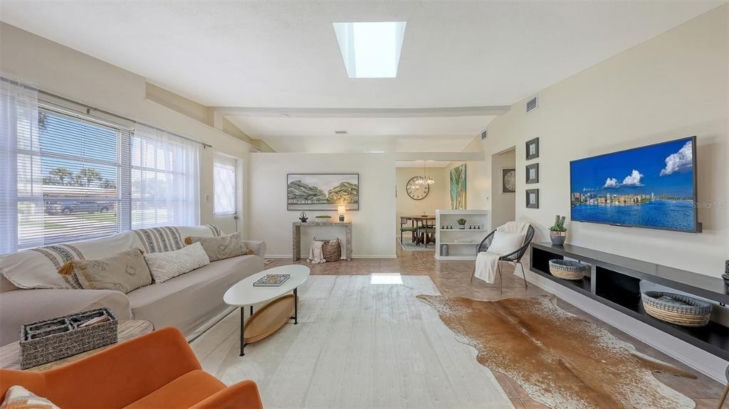 2551 Waneta Drive - Photo 2
