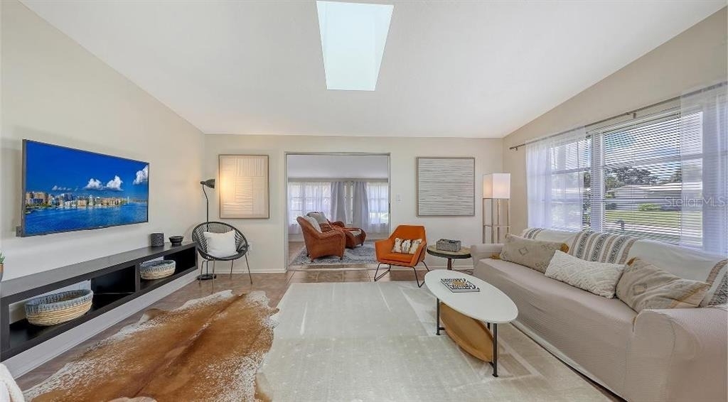 2551 Waneta Drive - Photo 4