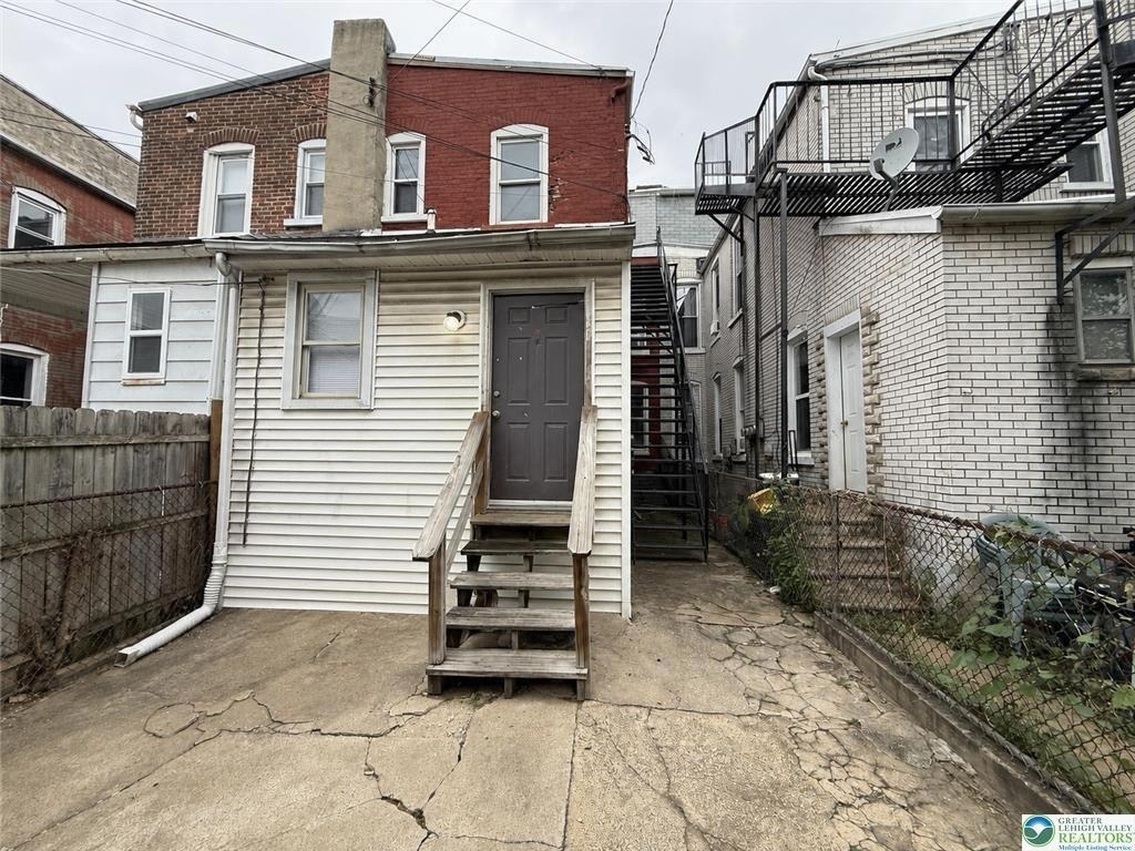 518 W Tilghman Street - Photo 12