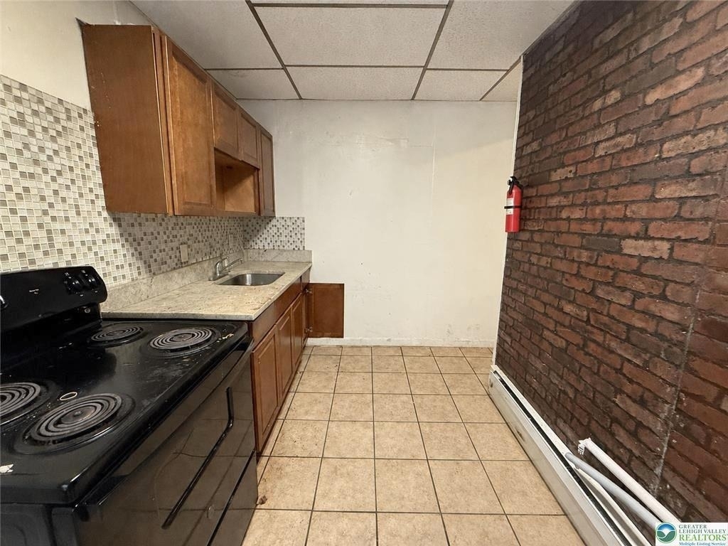 518 W Tilghman Street - Photo 9