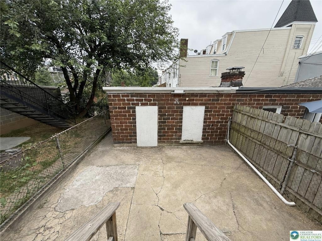 518 W Tilghman Street - Photo 11