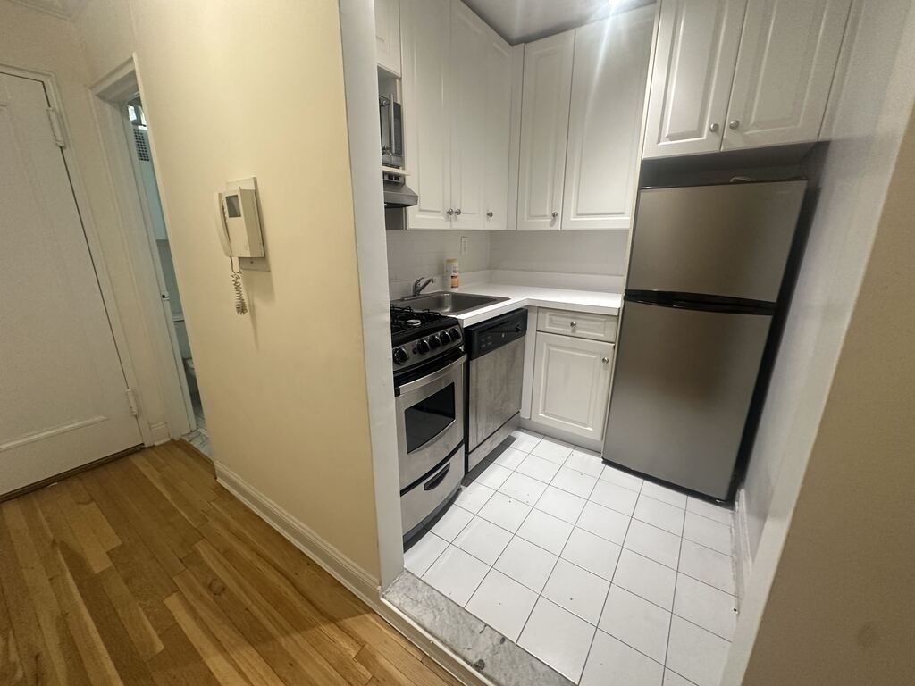 E 80th St and 2nd Ave - Photo 4