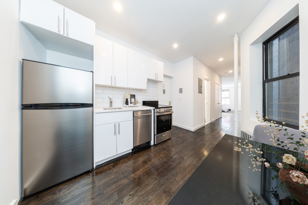 703 9th Avenue - Photo 2