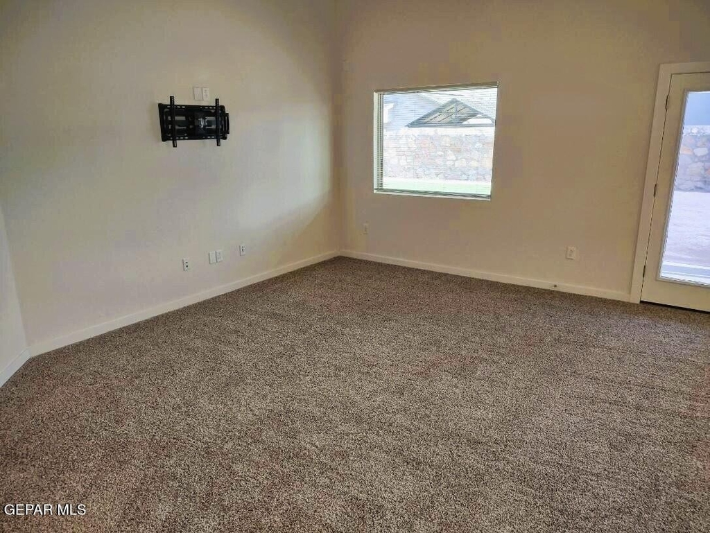 14725 Tierra Fortaleza Avenue - Photo 2