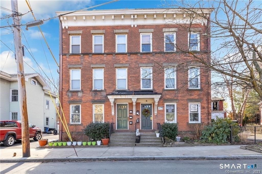 100 Lyon Street - Photo 0