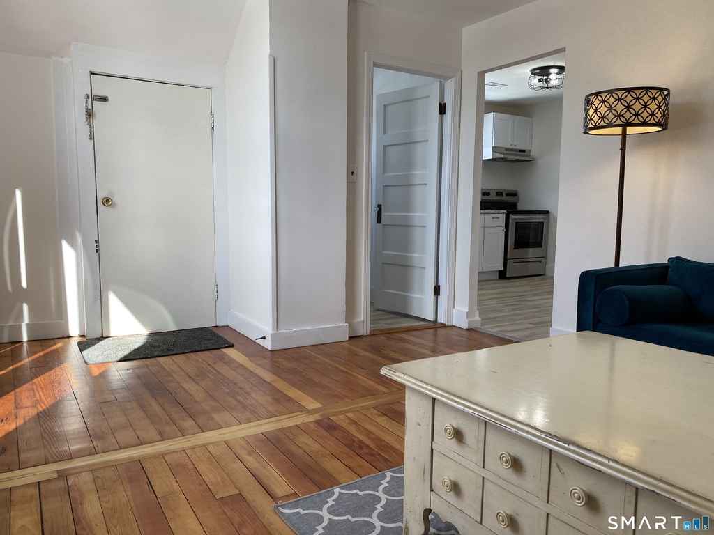 51 Indian Neck Avenue - Photo 2