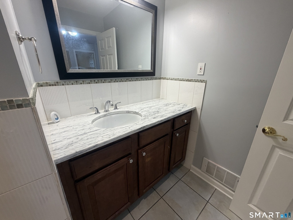 1460 Elm Street - Photo 12