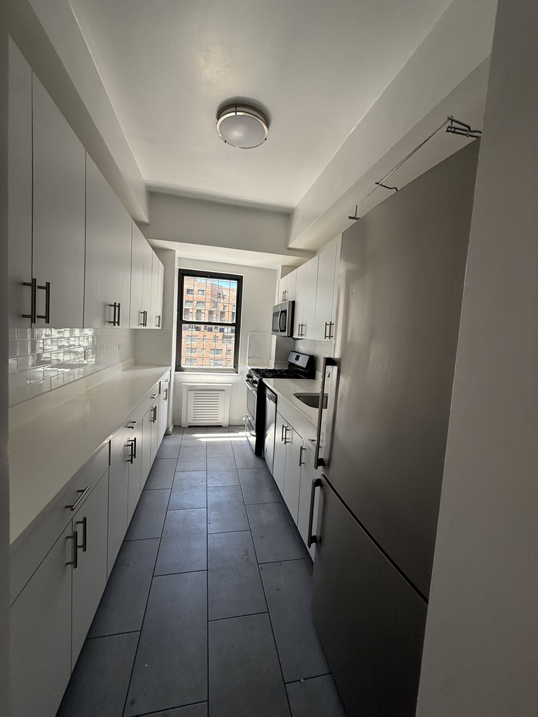 157 East 57th Street - Photo 4