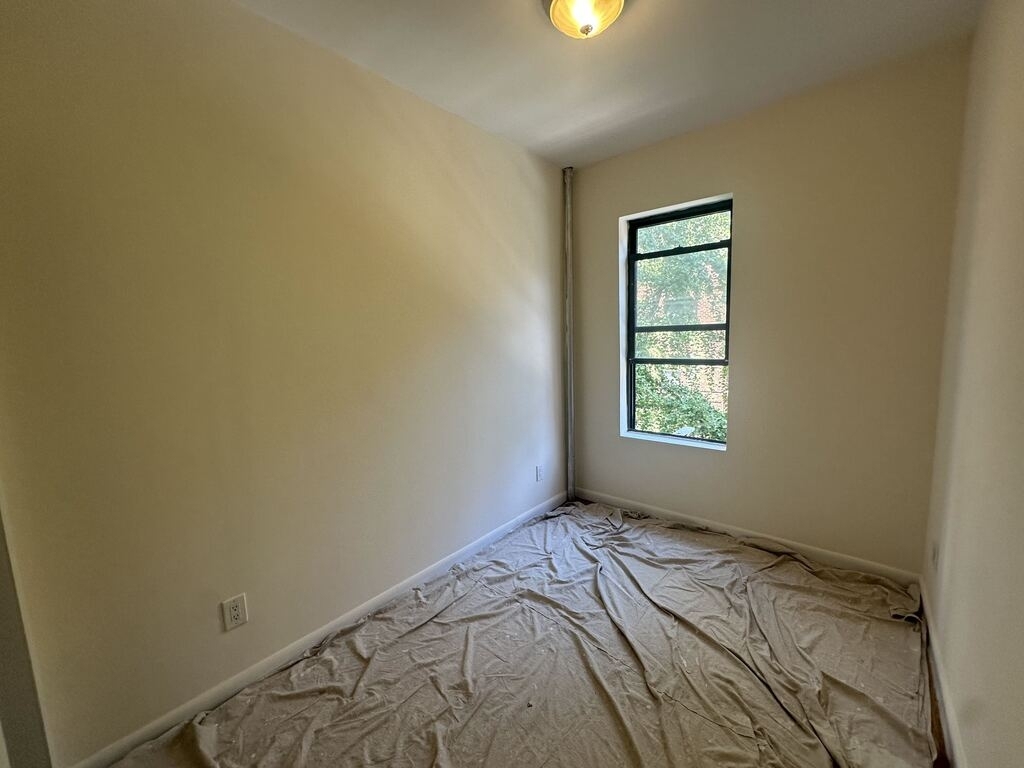 E 82nd and York Ave - Photo 5