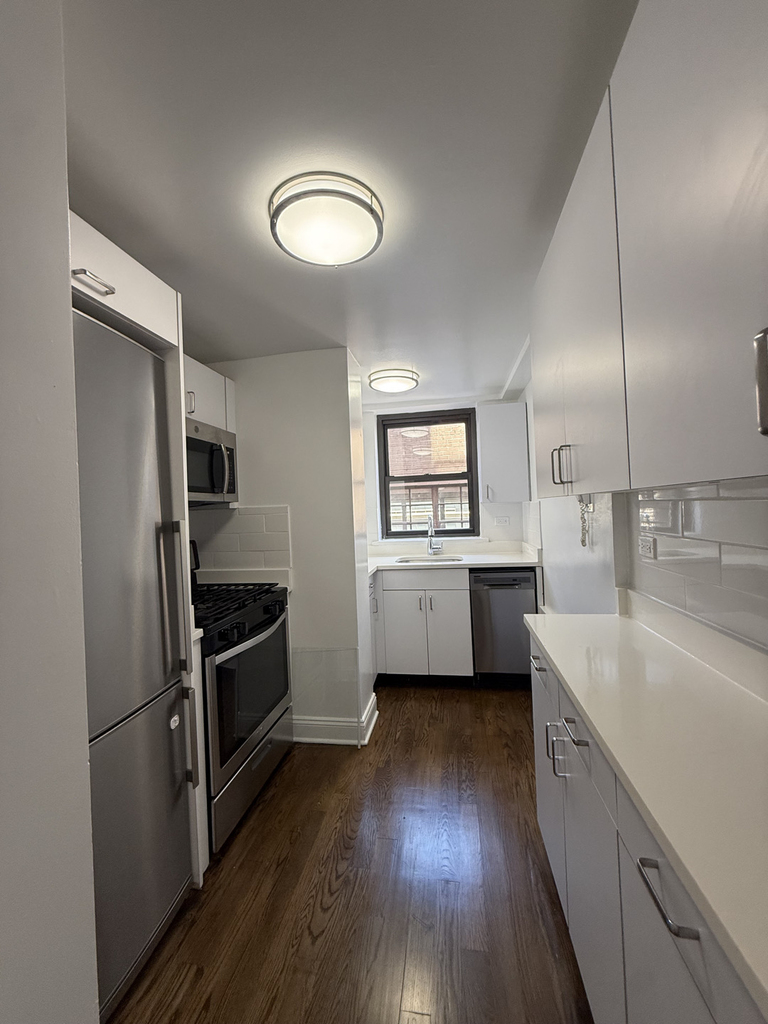 157 East 57th Street - Photo 5