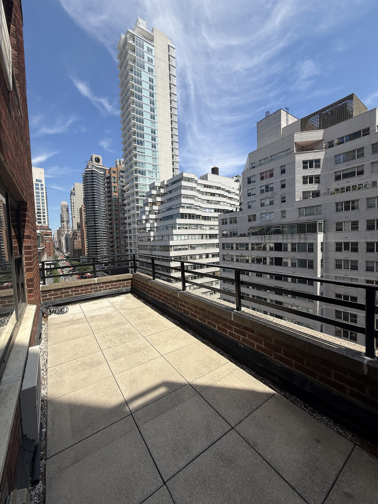 157 East 57th Street - Photo 1