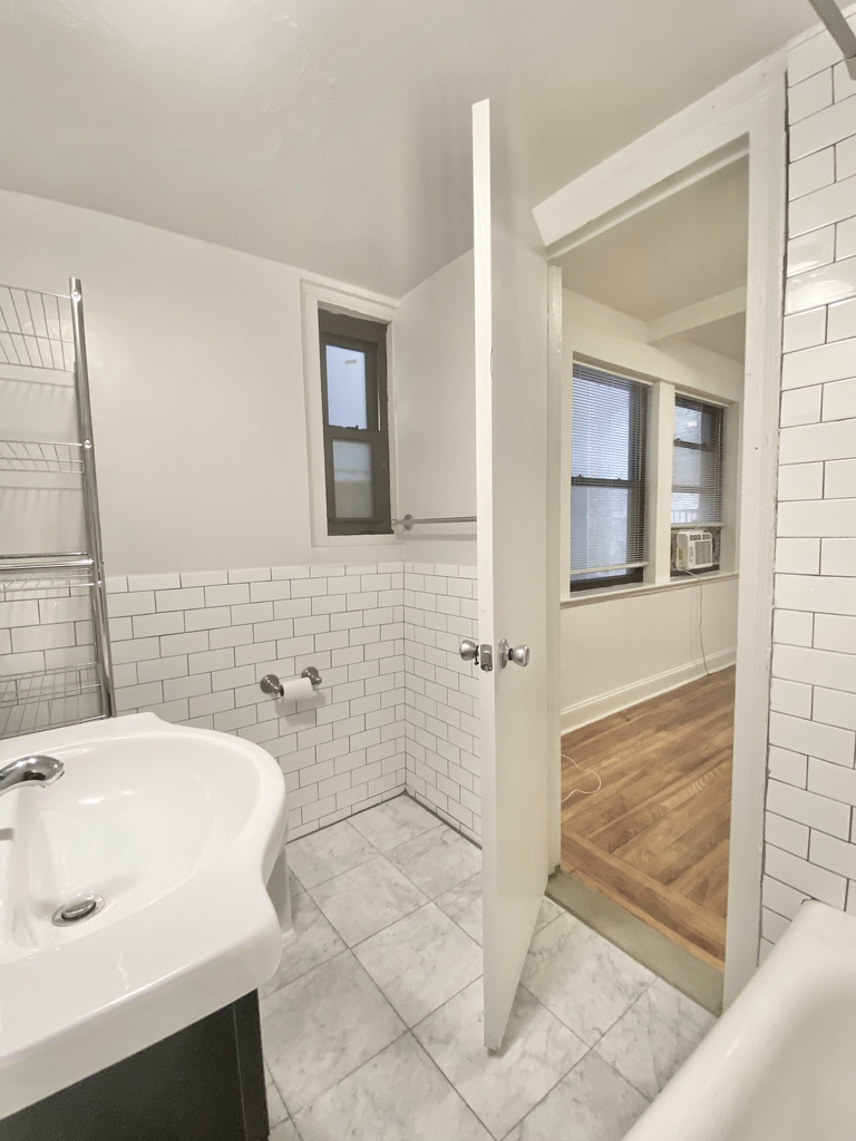 Midtown East - Photo 11
