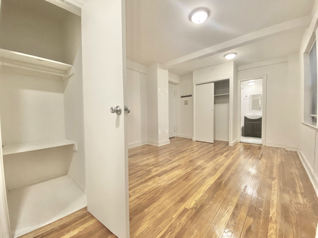 East 44th Street - Photo 5