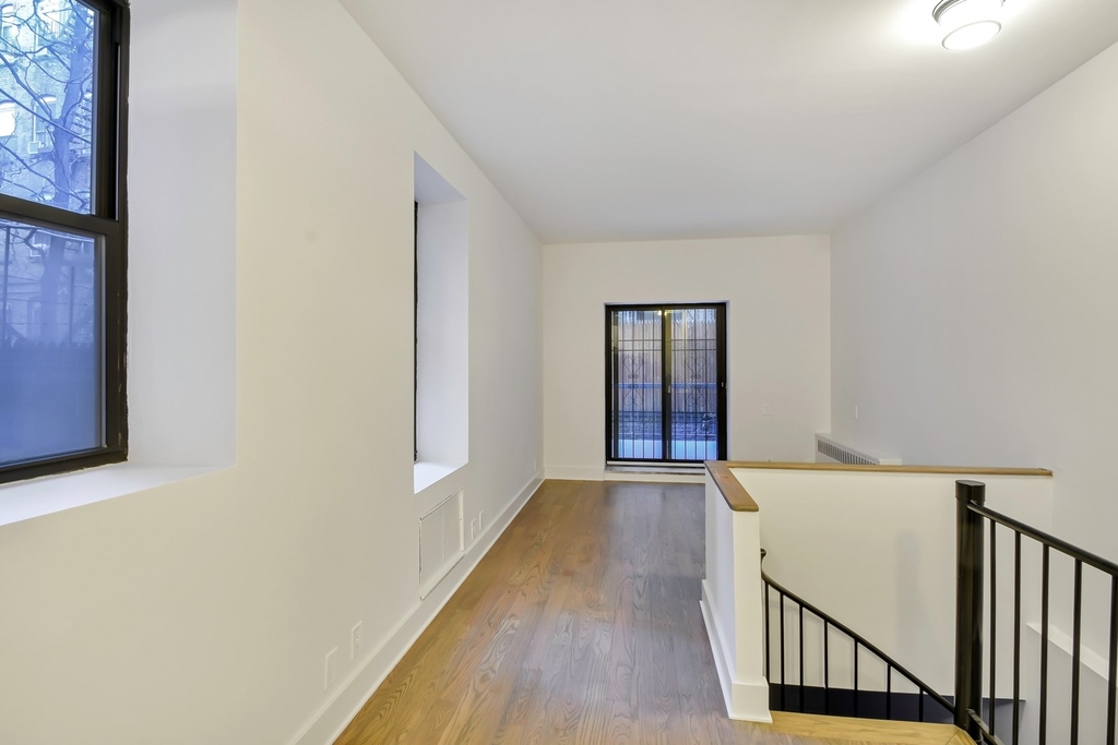 East 25th Street - Photo 0