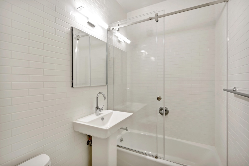 East 25th Street - Photo 3