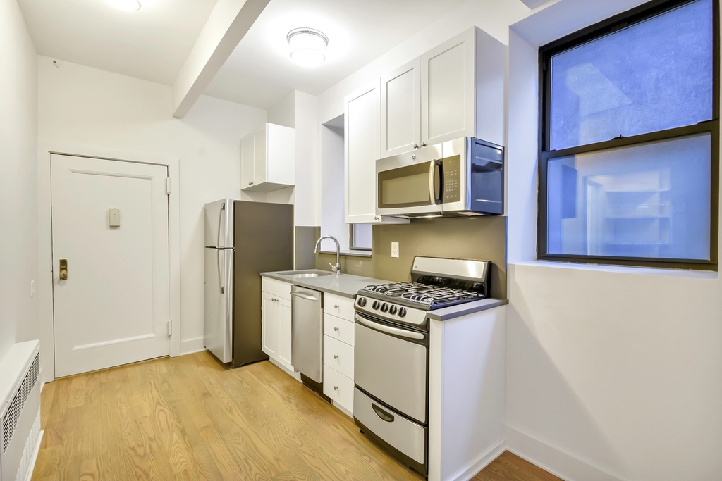 East 25th Street - Photo 6