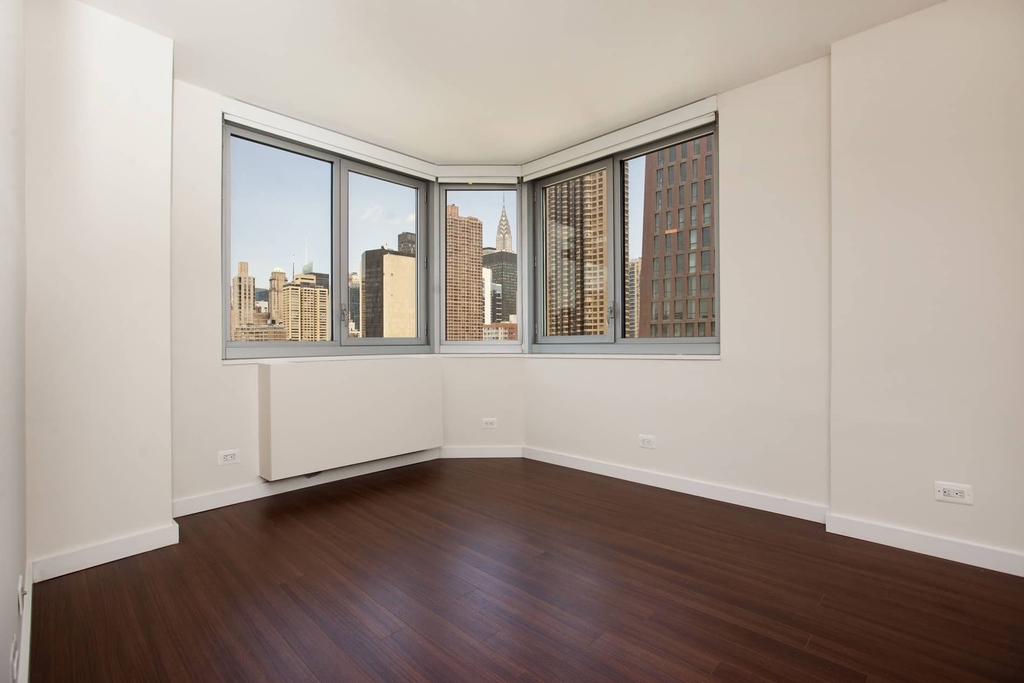 401 E 34th St - Photo 29