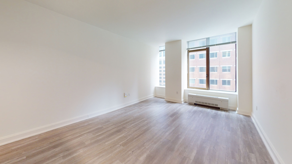 10 Hanover Square - Photo 2