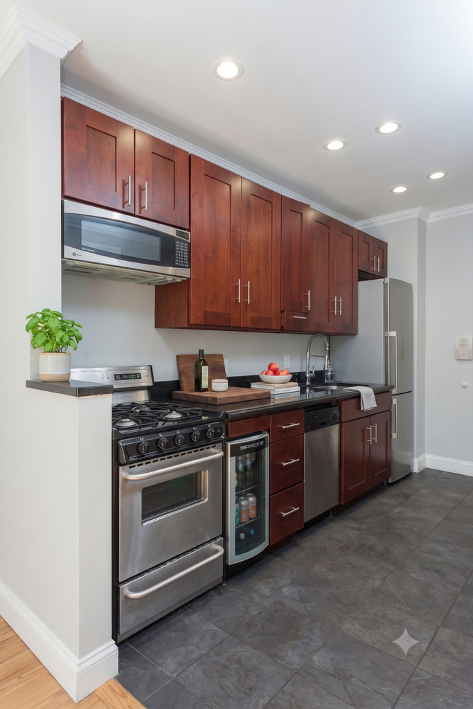 326 East 100th Street - Photo 2