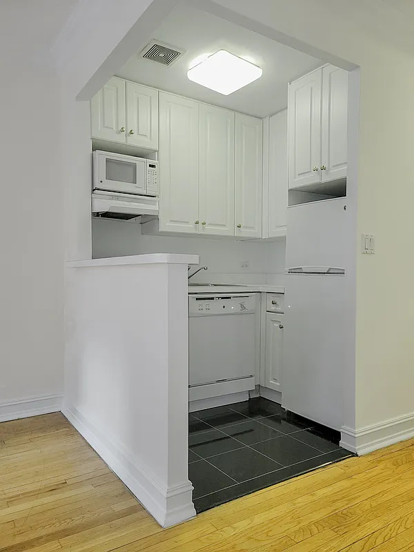 241 East 46th Street - Photo 5